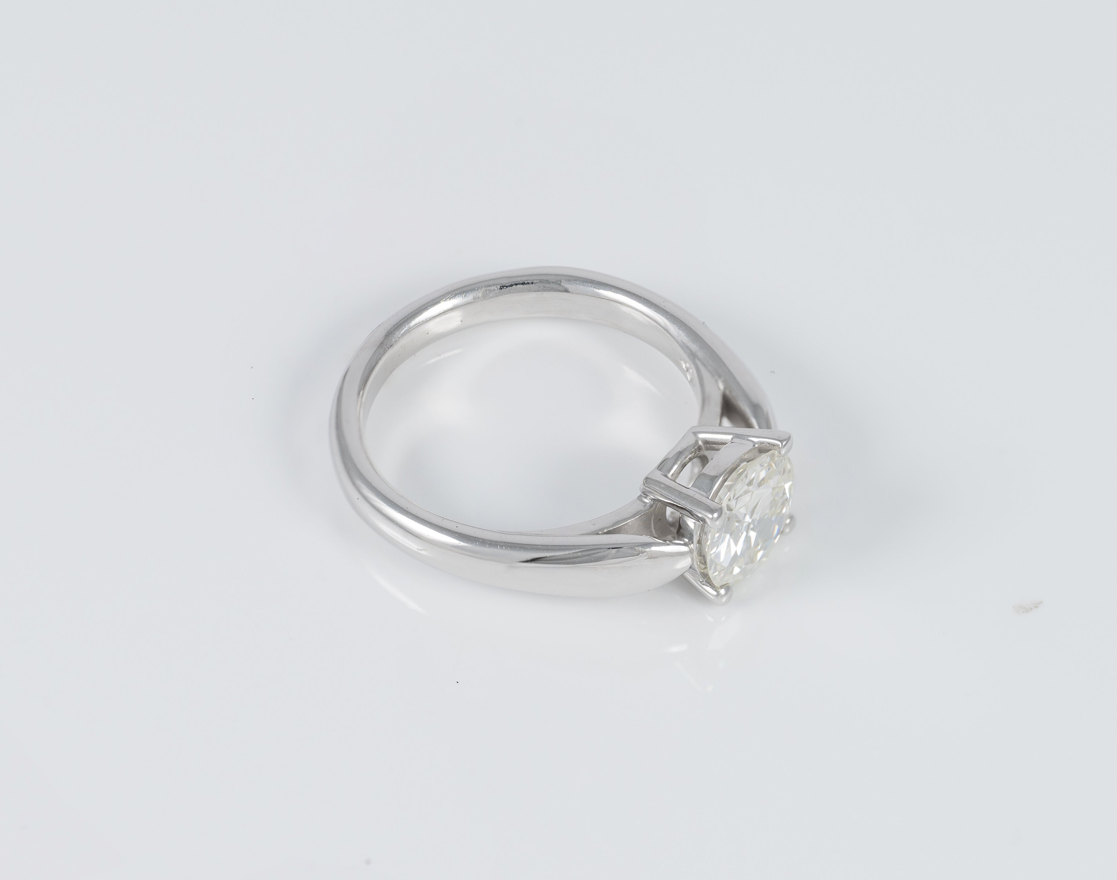 Anillo en oro blanco 18k con diamante 1.40 ct