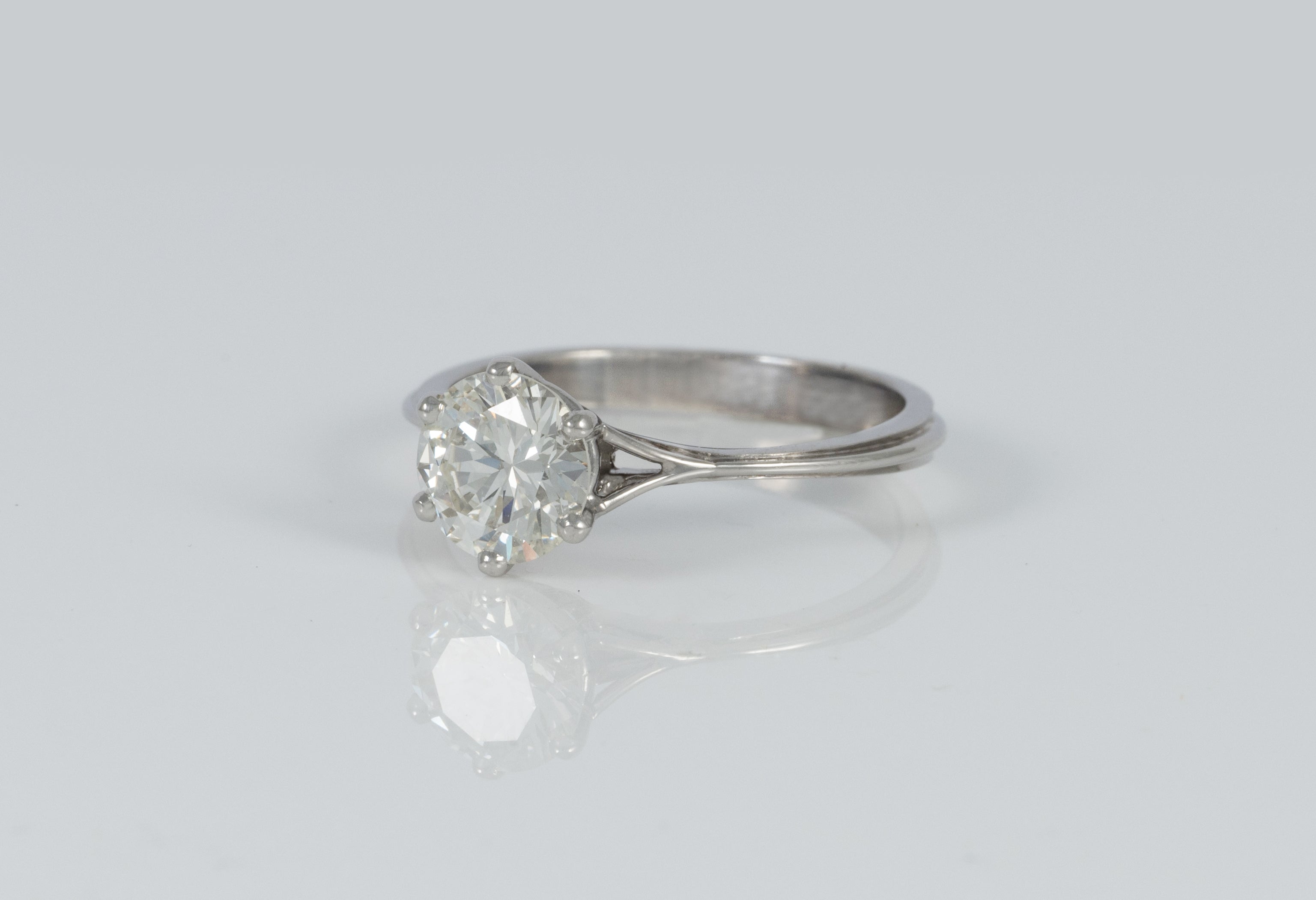 Anillo en oro blanco 18k con diamante 1.41 ct