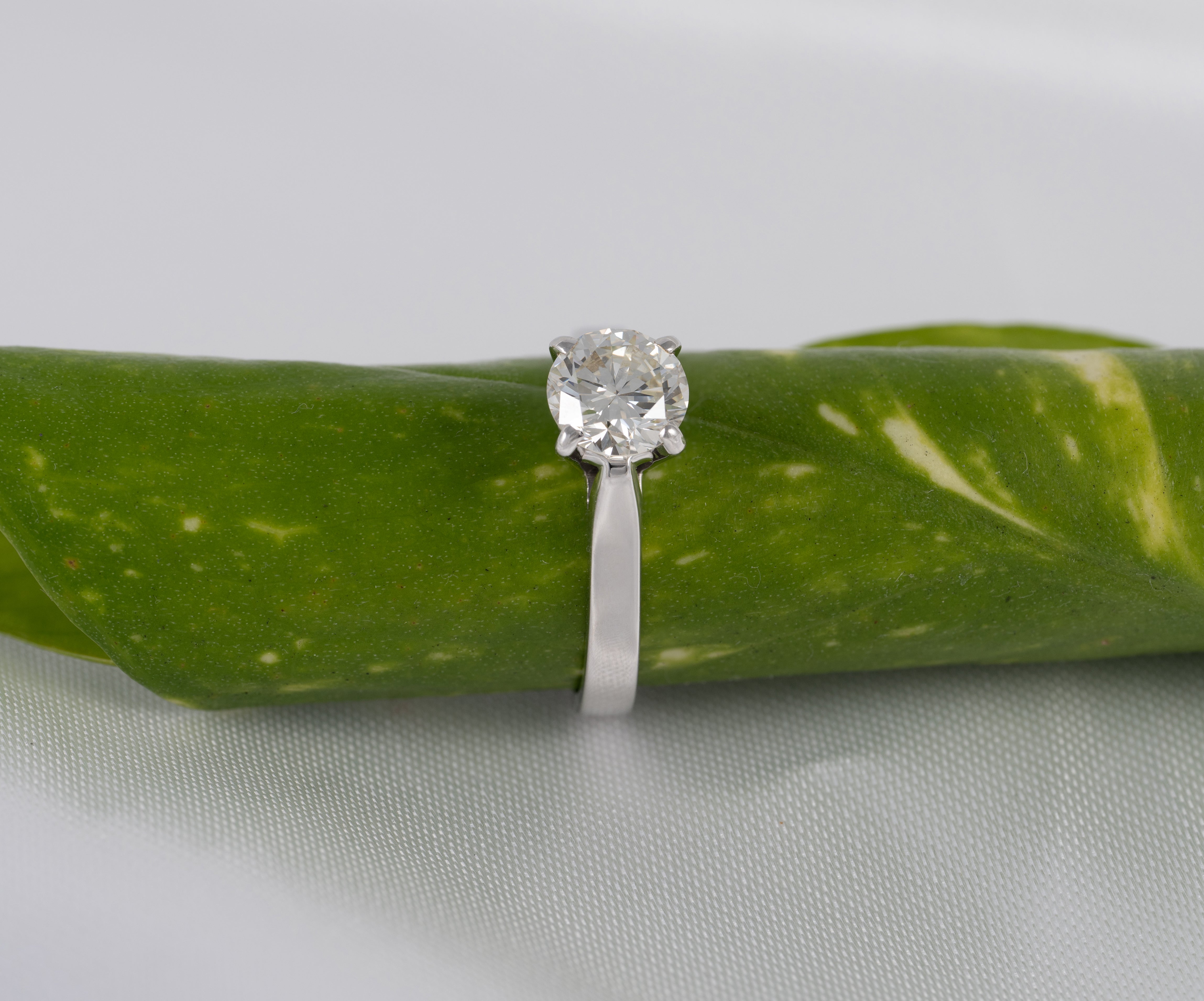 Anillo en oro blanco 18k con diamante 1.26 ct