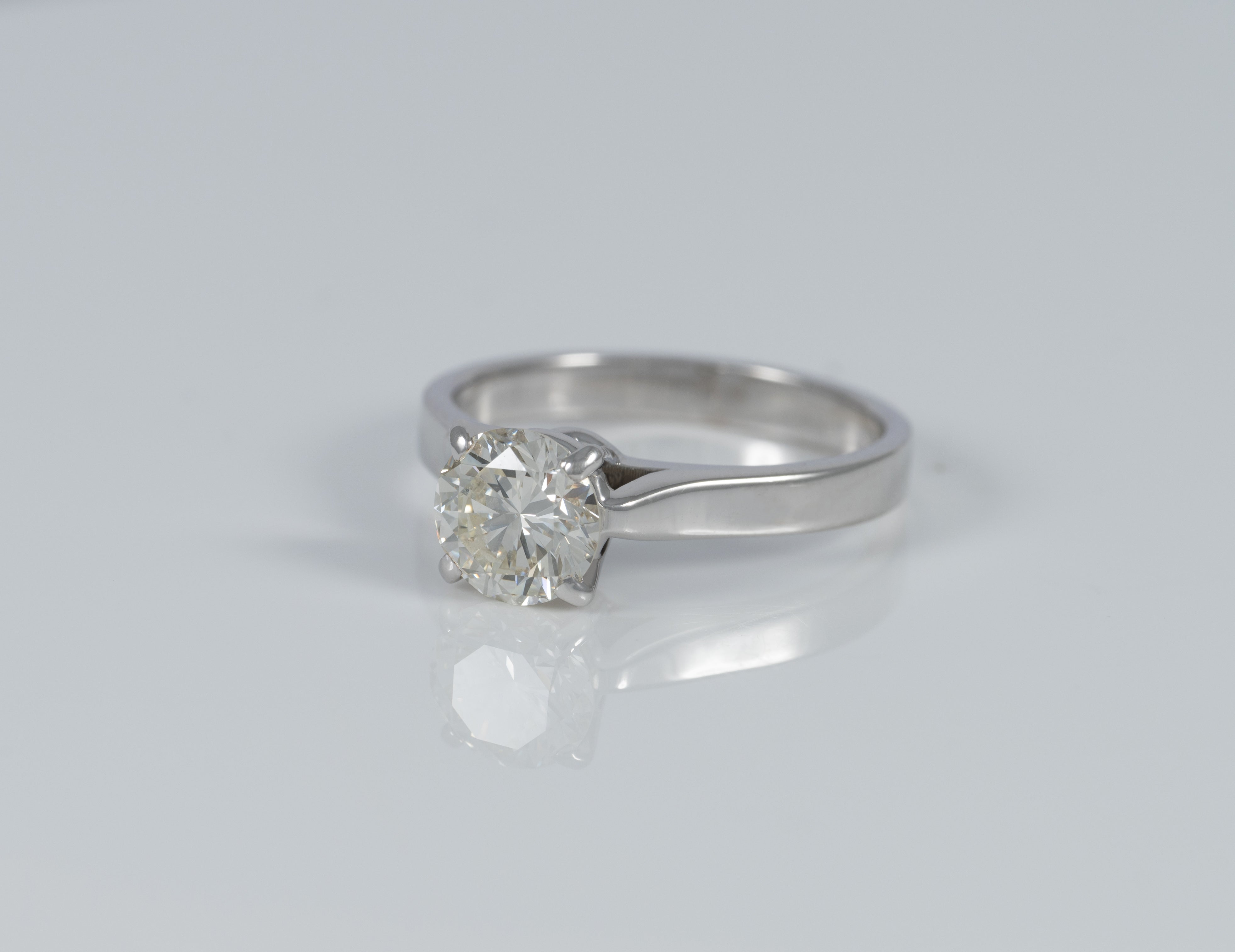 Anillo en oro blanco 18k con diamante 1.26 ct