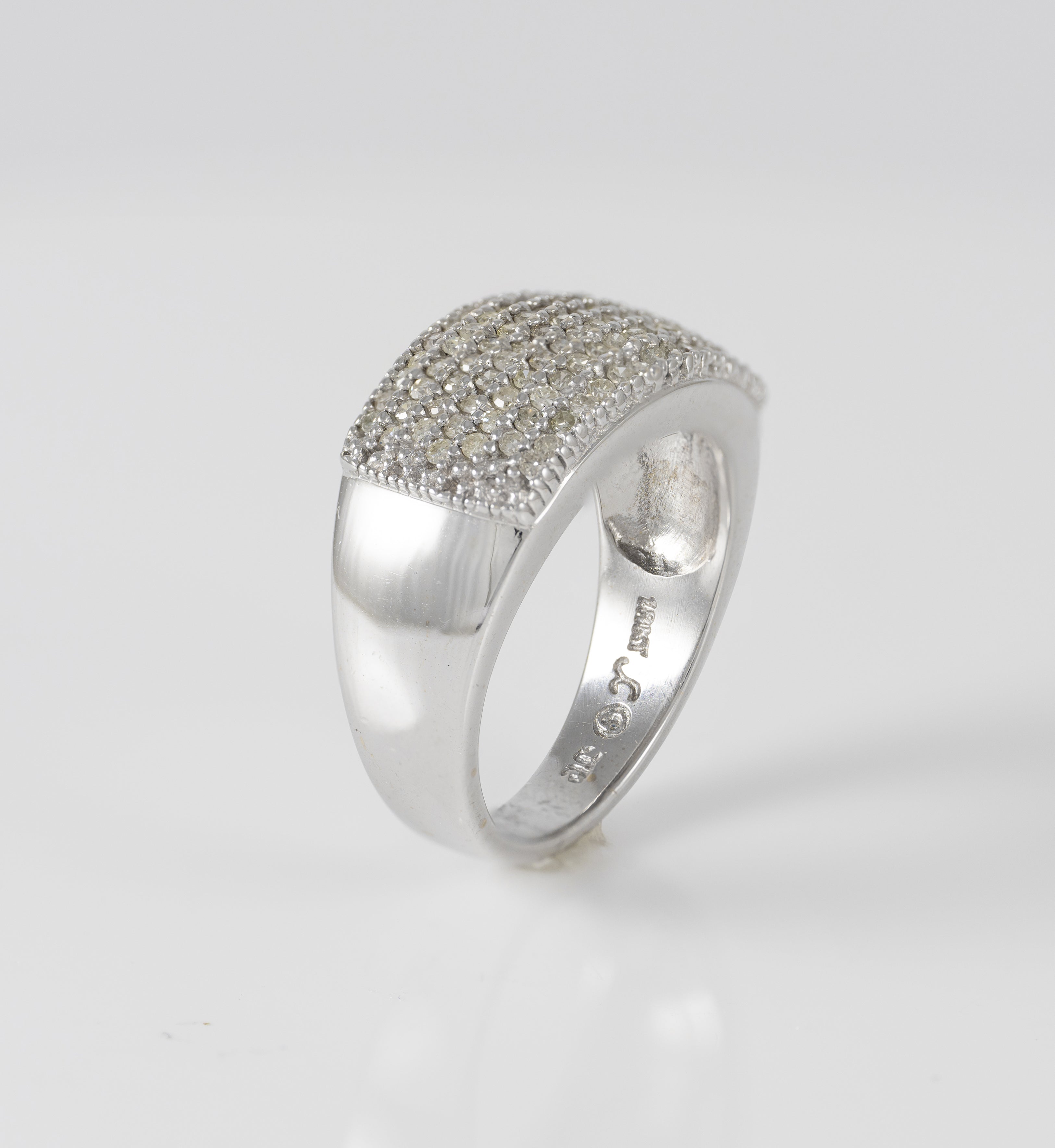 Anillo en oro blanco 18k con brillantes