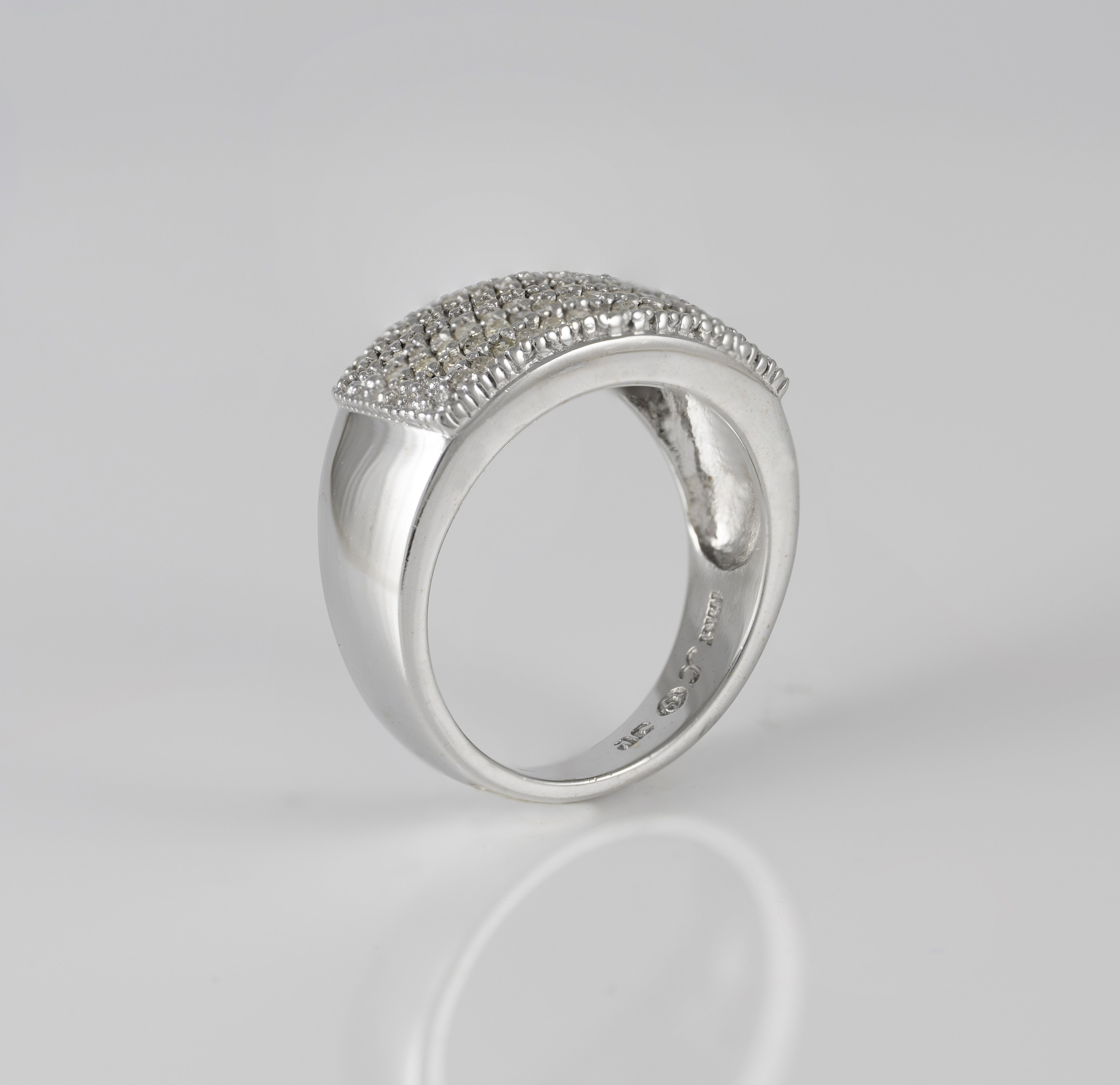 Anillo en oro blanco 18k con brillantes