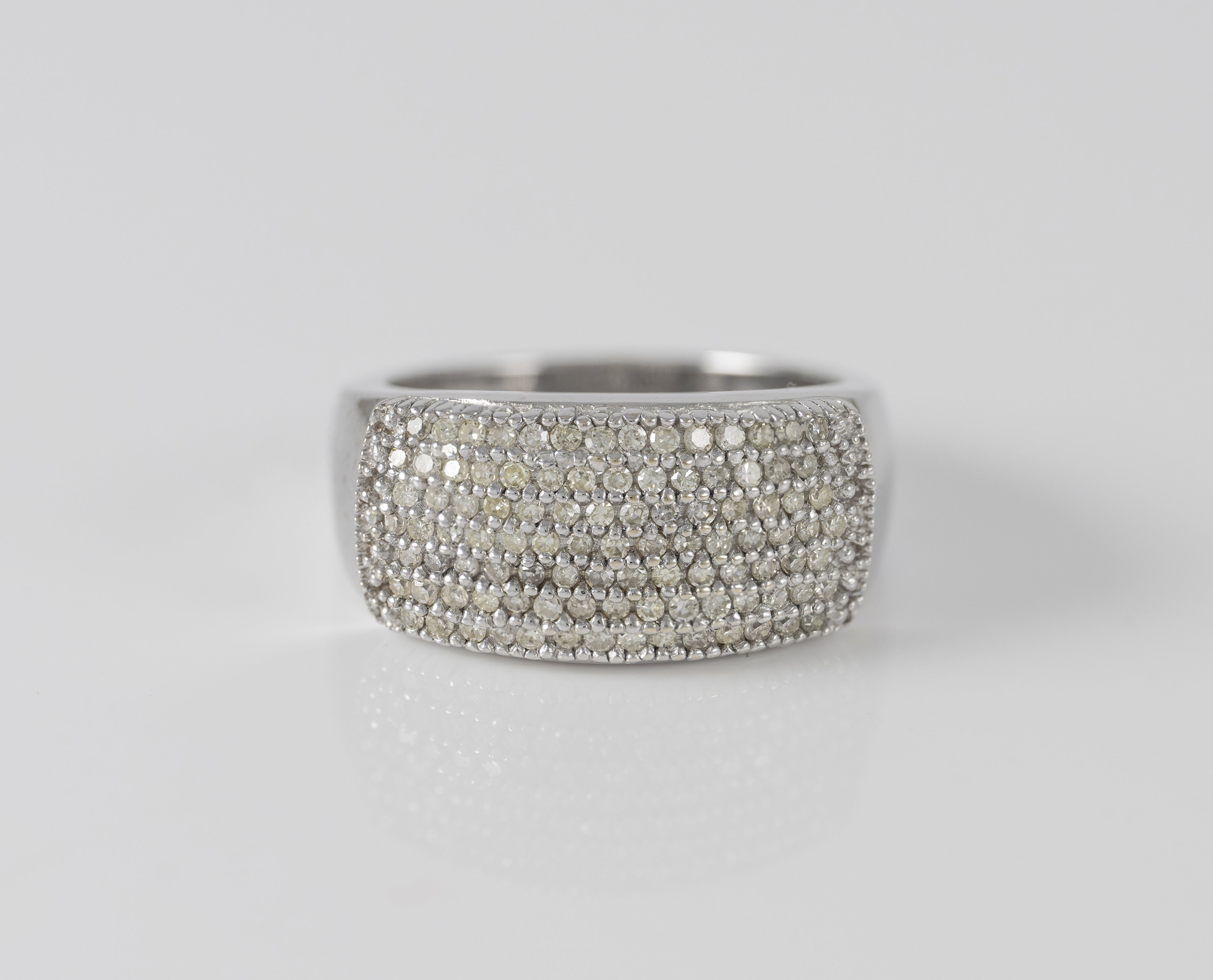 Anillo en oro blanco 18k con brillantes