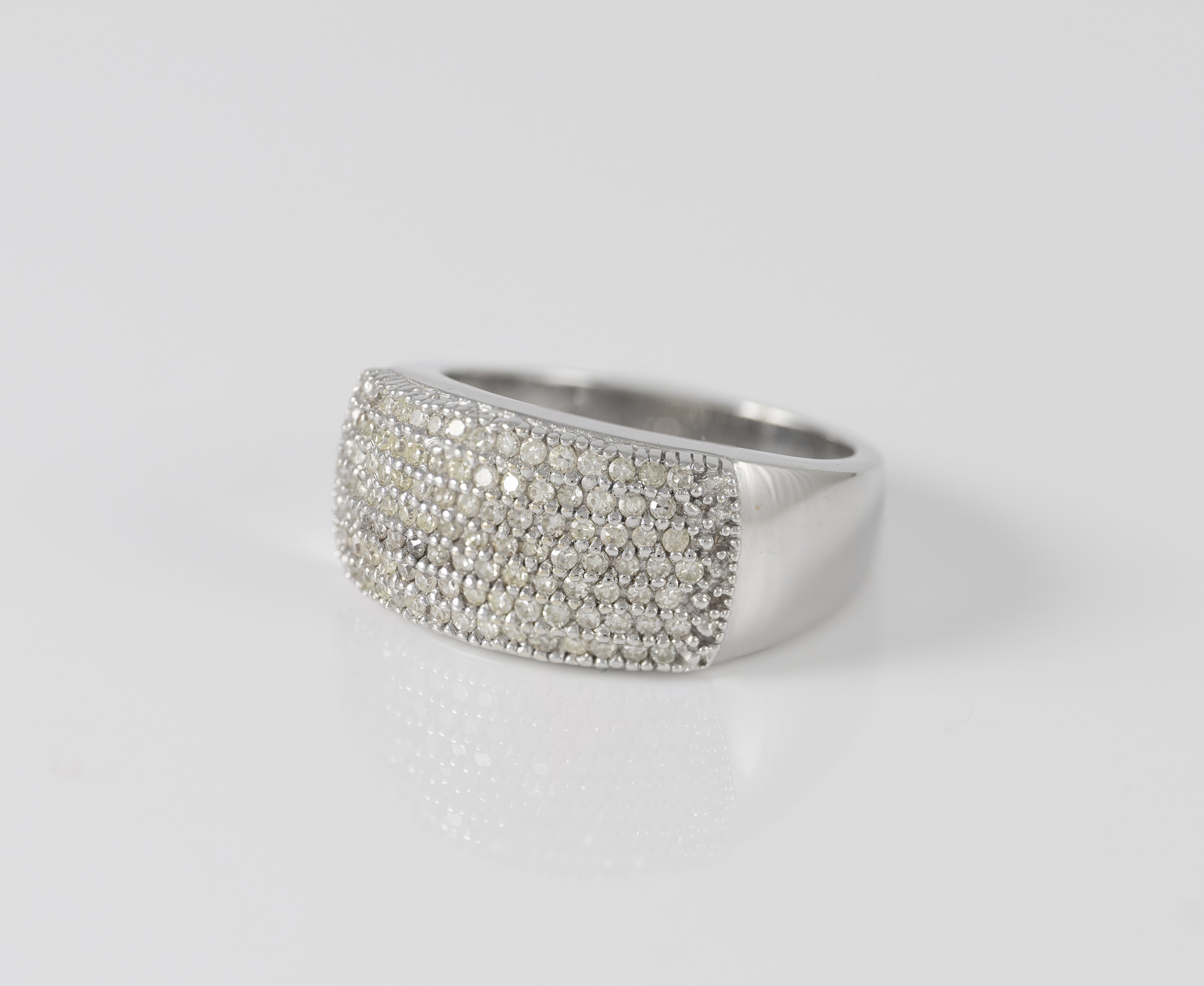 Anillo en oro blanco 18k con brillantes