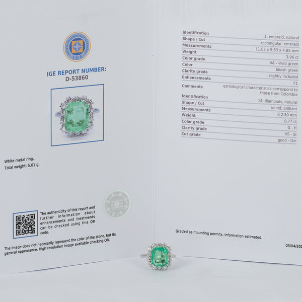 Anillo en oro blanco 18k con esmeralda 3.96 ct y diamantes