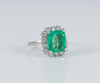Anillo en oro blanco 18k con esmeralda 3.96 ct y diamantes