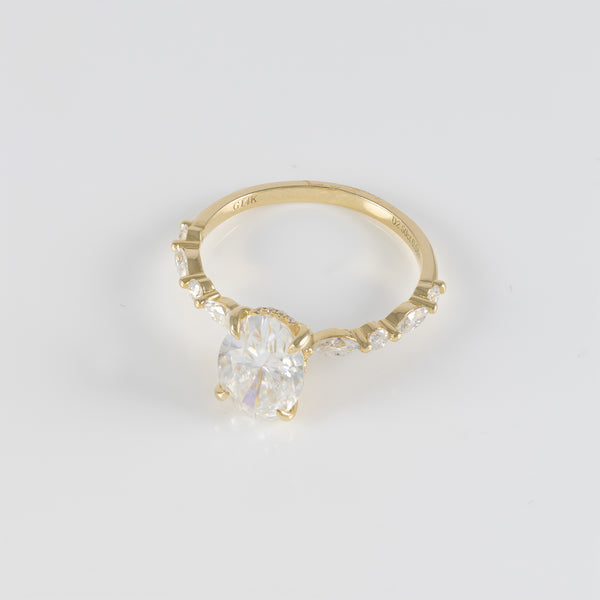 Anillo de compromiso halo oculto oro amarillo 14k con moissanita 2.5 ct