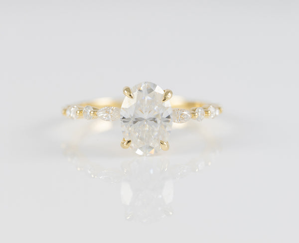 Anillo de compromiso halo oculto oro amarillo 14k con moissanita 2.5 ct