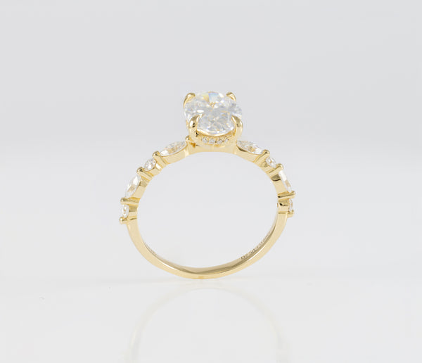 Anillo de compromiso halo oculto oro amarillo 14k con moissanita 2.5 ct