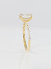 Anillo de compromiso halo oculto oro amarillo 14k con moissanita 2.5 ct