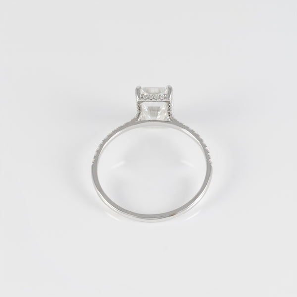 Anillo de compromiso halo oculto oro blanco 14k con moissanita 3 ct