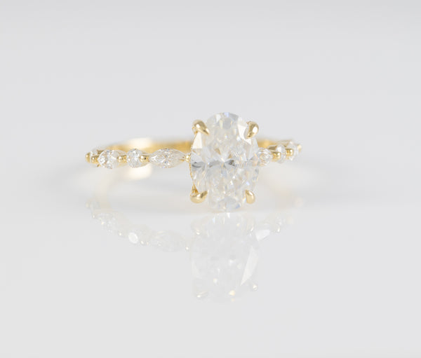 Anillo de compromiso halo oculto oro amarillo 14k con moissanita 2.5 ct