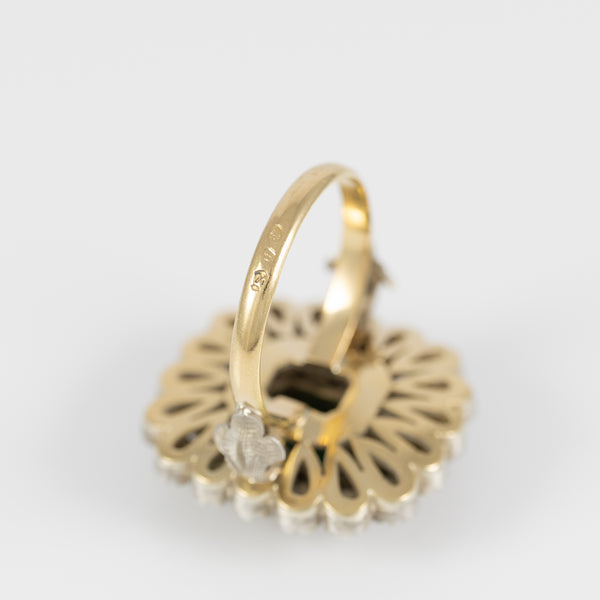 Anillo antiguo en oro amarillo 18k y plata con zafiros blancos