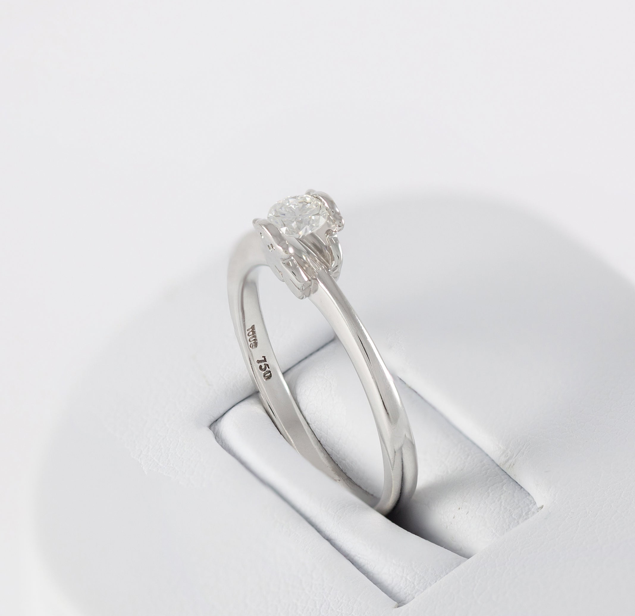 Anillo Tous en oro blanco 18k con brillante 0.25 ct
