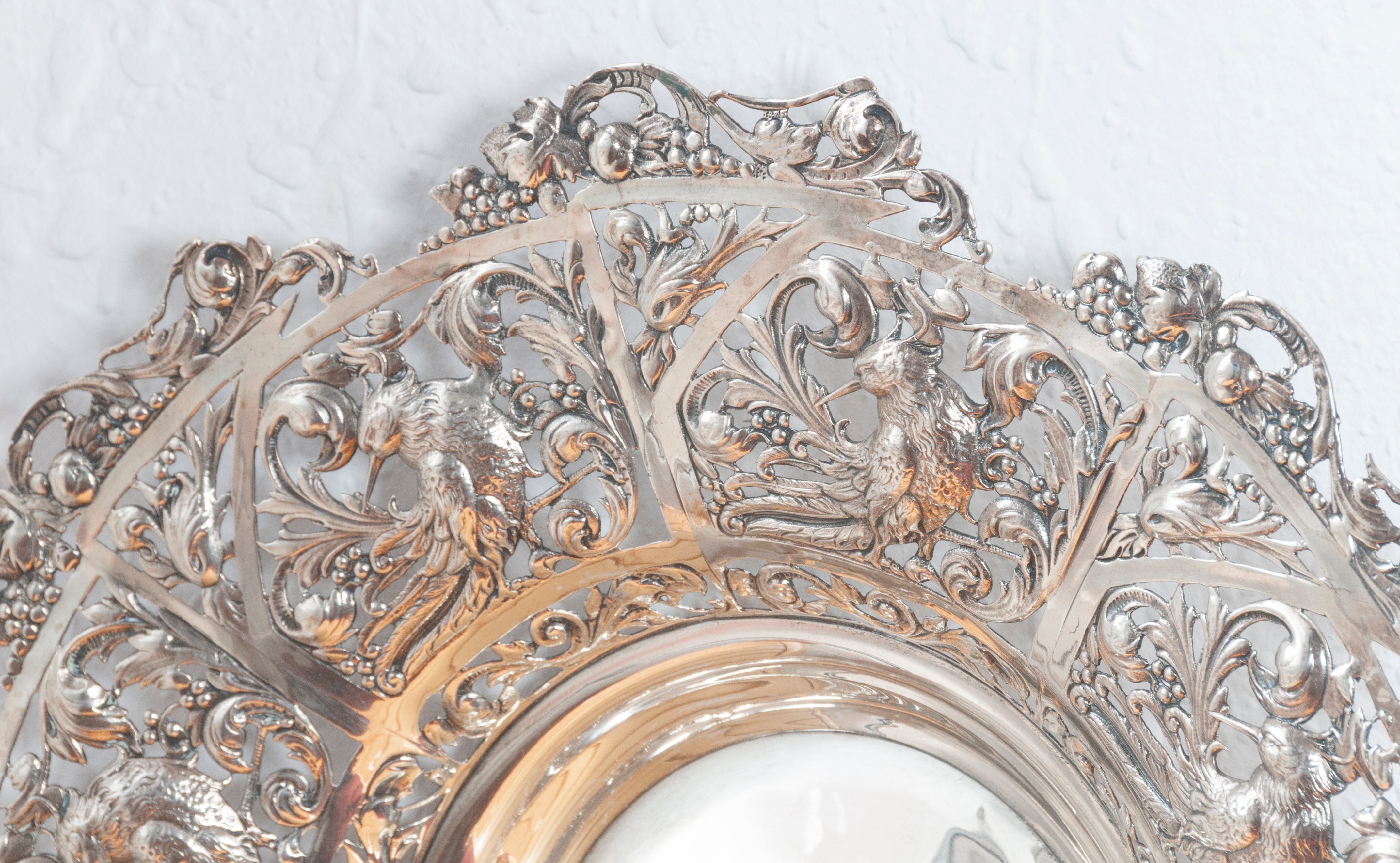 Panera de plata punzonada