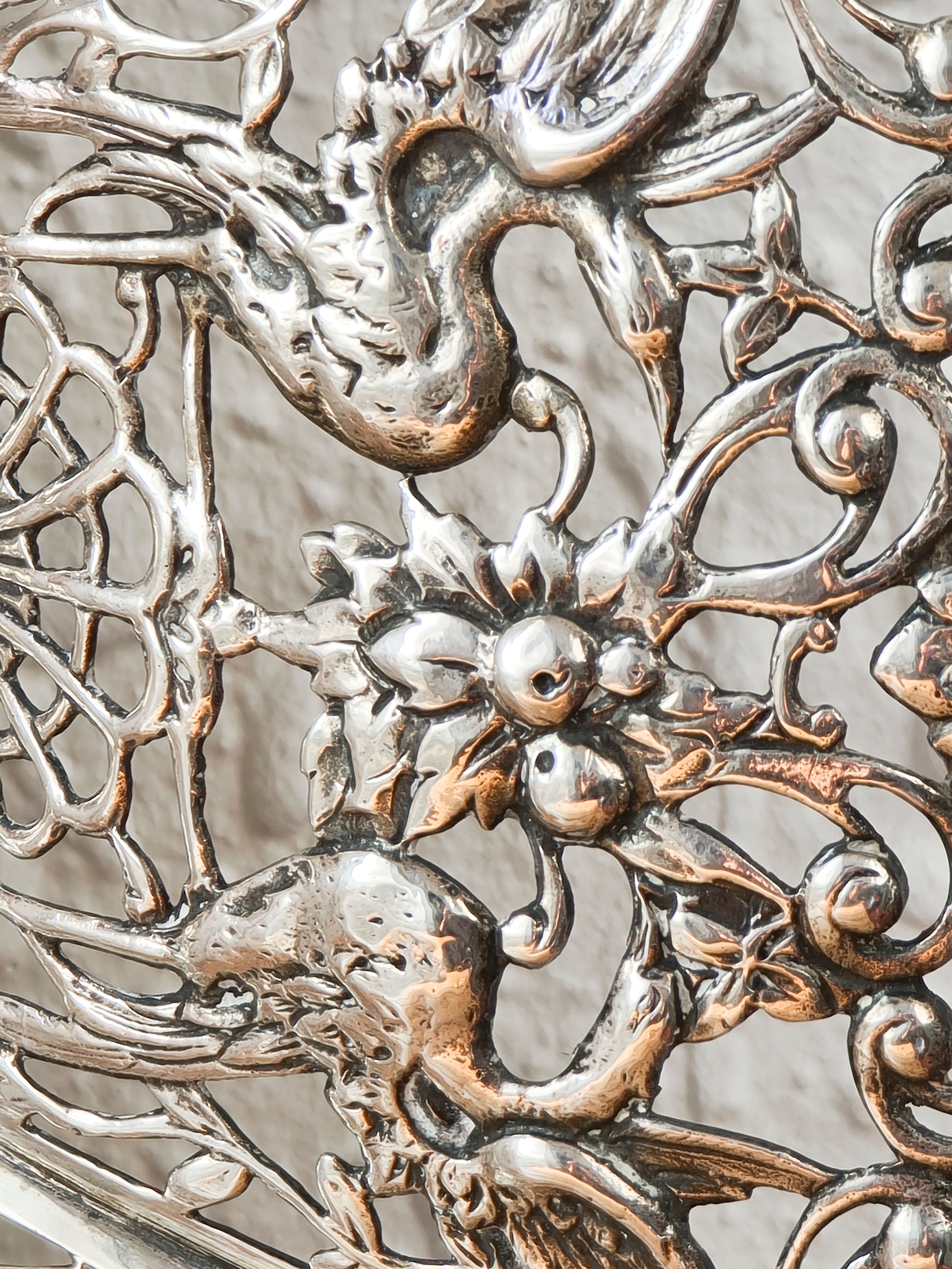 Panera de plata punzonada