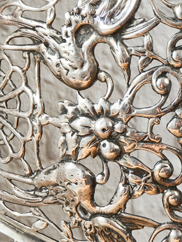 Panera de plata punzonada