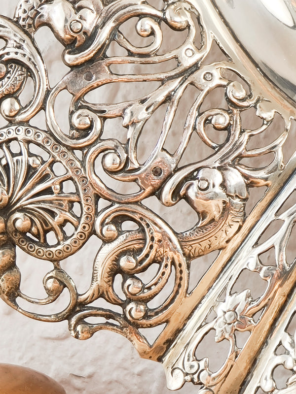 Panera de plata punzonada