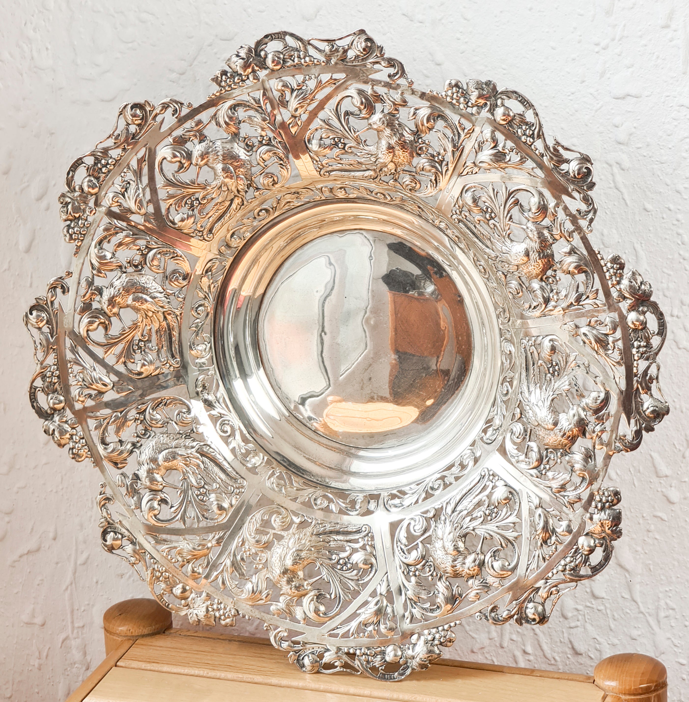 Panera de plata punzonada