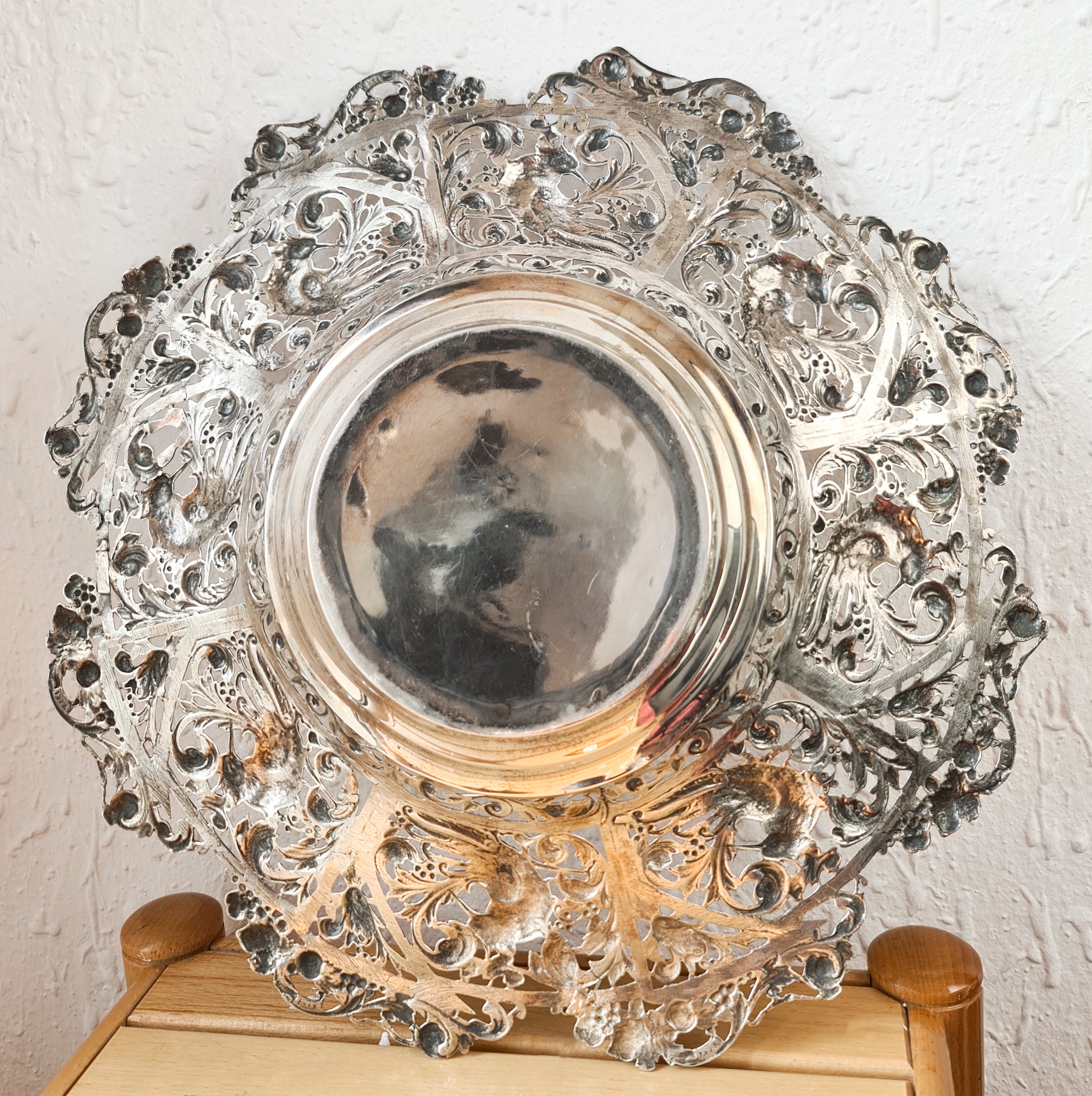 Panera de plata punzonada