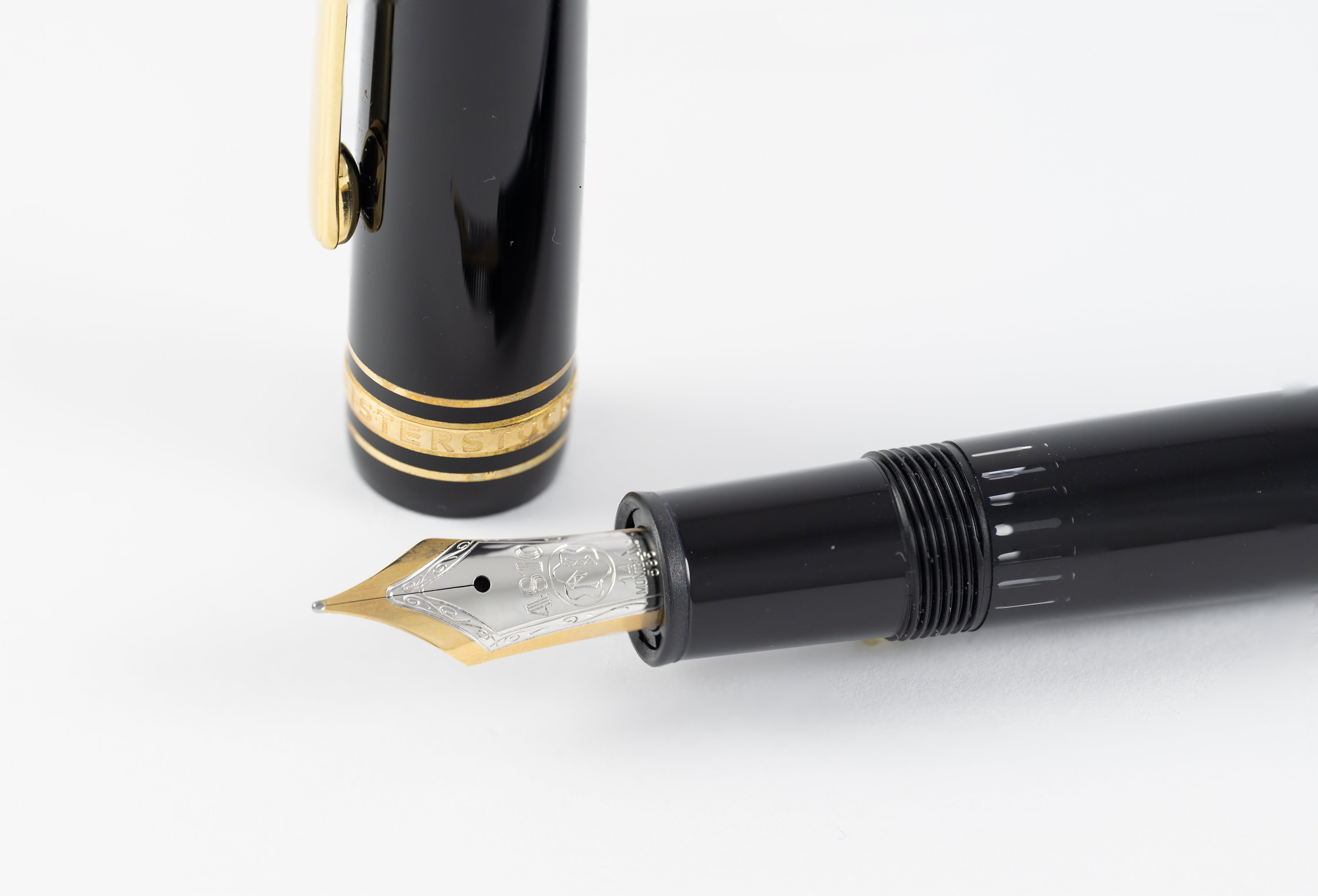 Montblanc Meisterstück Fountain Pen 585 14k Gold Nib