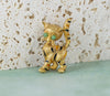 Broche antiguo gato hecho a mano en oro amarillo 18k esmaltado y jade