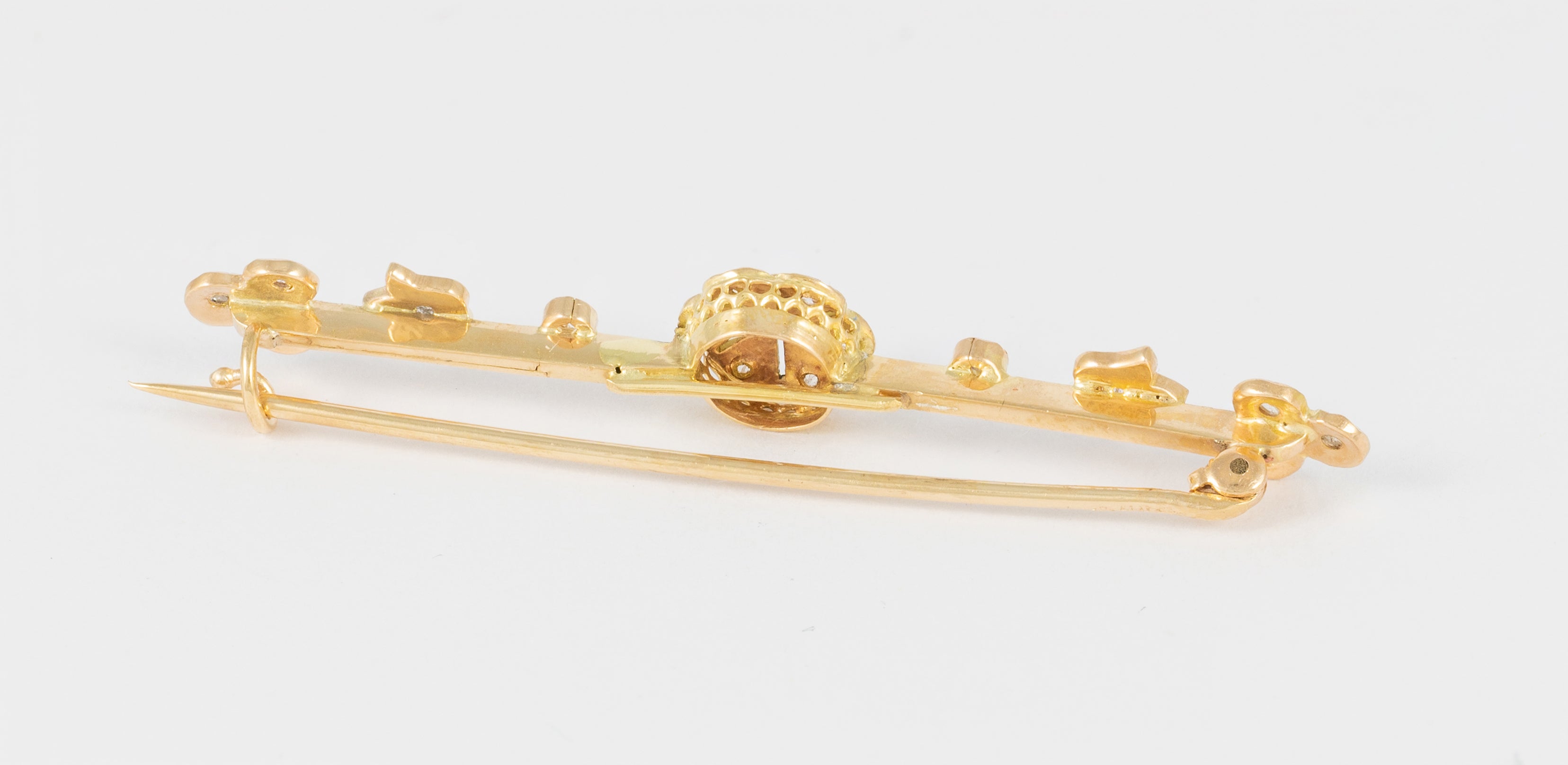 Broche antiguo en oro amarillo 18k y brillantes