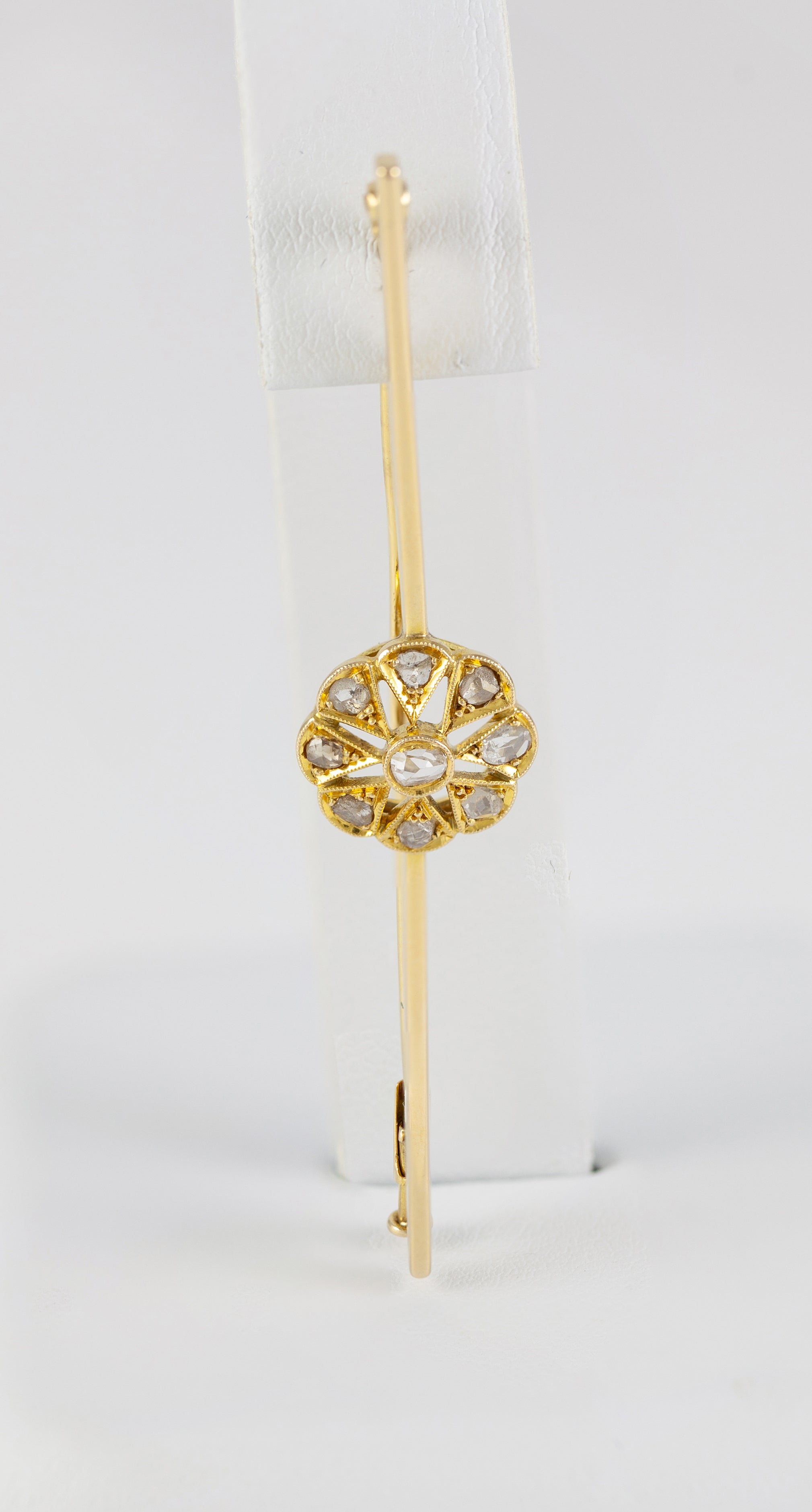 Broche antiguo en oro amarillo 18k y brillantes