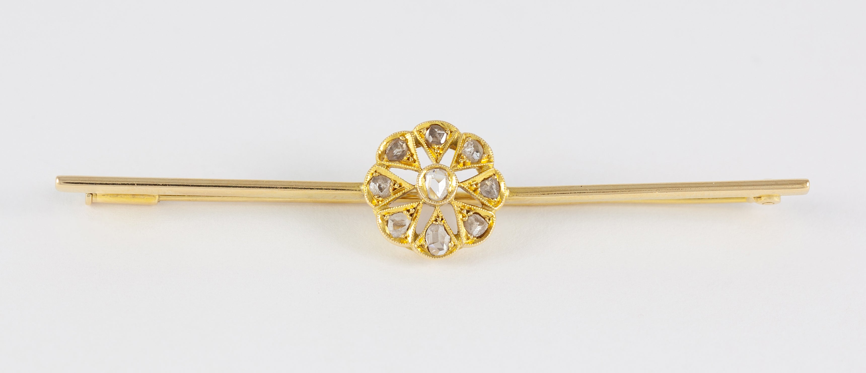 Broche antiguo en oro amarillo 18k y brillantes
