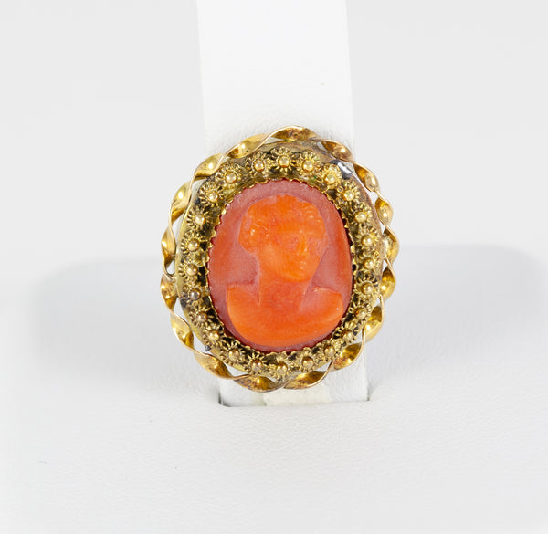 Broche antiguo en oro amarillo 14k y coral rojo