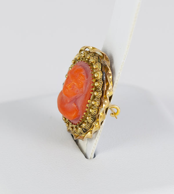 Broche antiguo en oro amarillo 14k y coral rojo