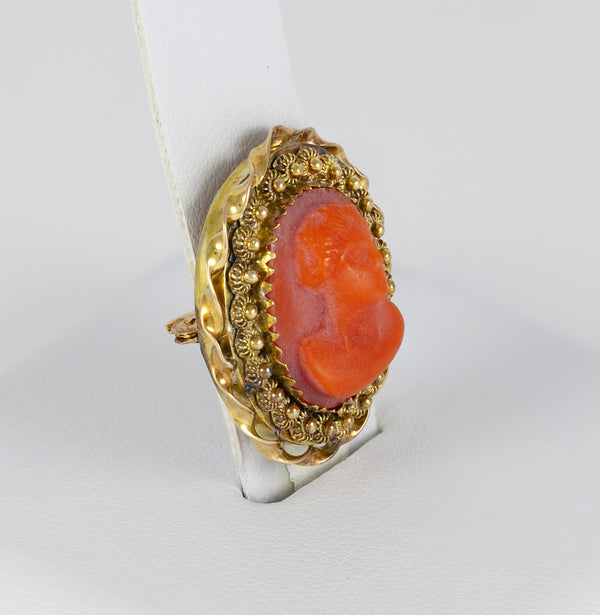Broche antiguo en oro amarillo 14k y coral rojo