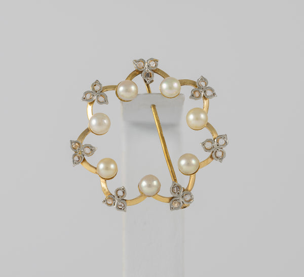 Broche antiguo en oro amarillo 18k con perlas y diamantes