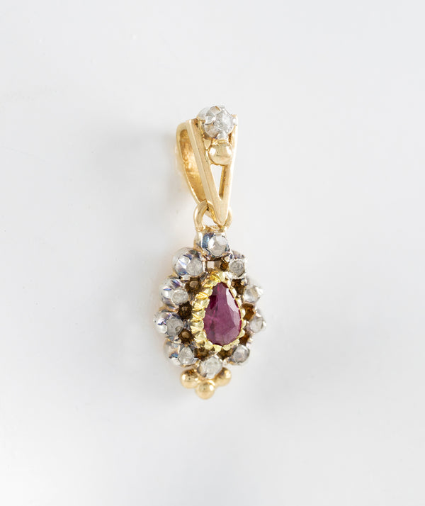 Colgante antiguo en oro amarillo 18k diamantes y granate