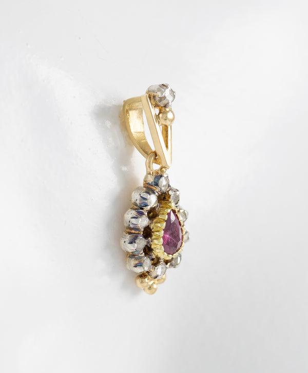 Colgante antiguo en oro amarillo 18k diamantes y granate