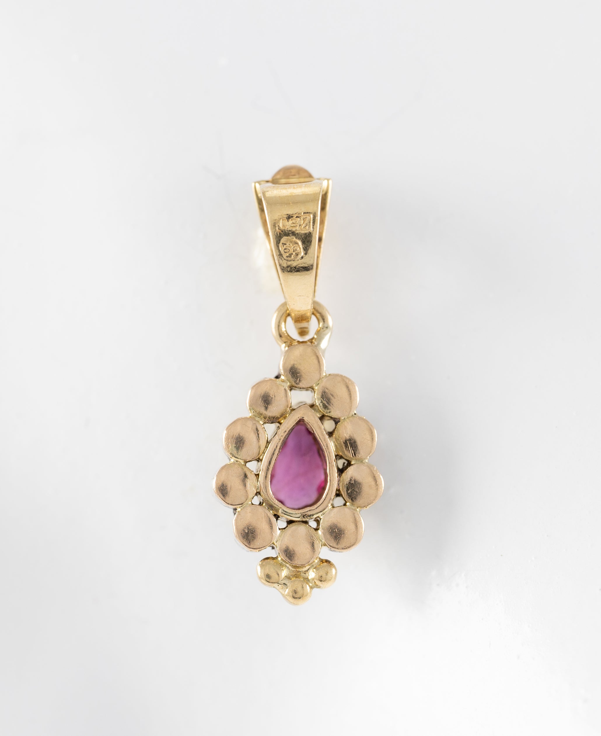 Colgante antiguo en oro amarillo 18k diamantes y granate