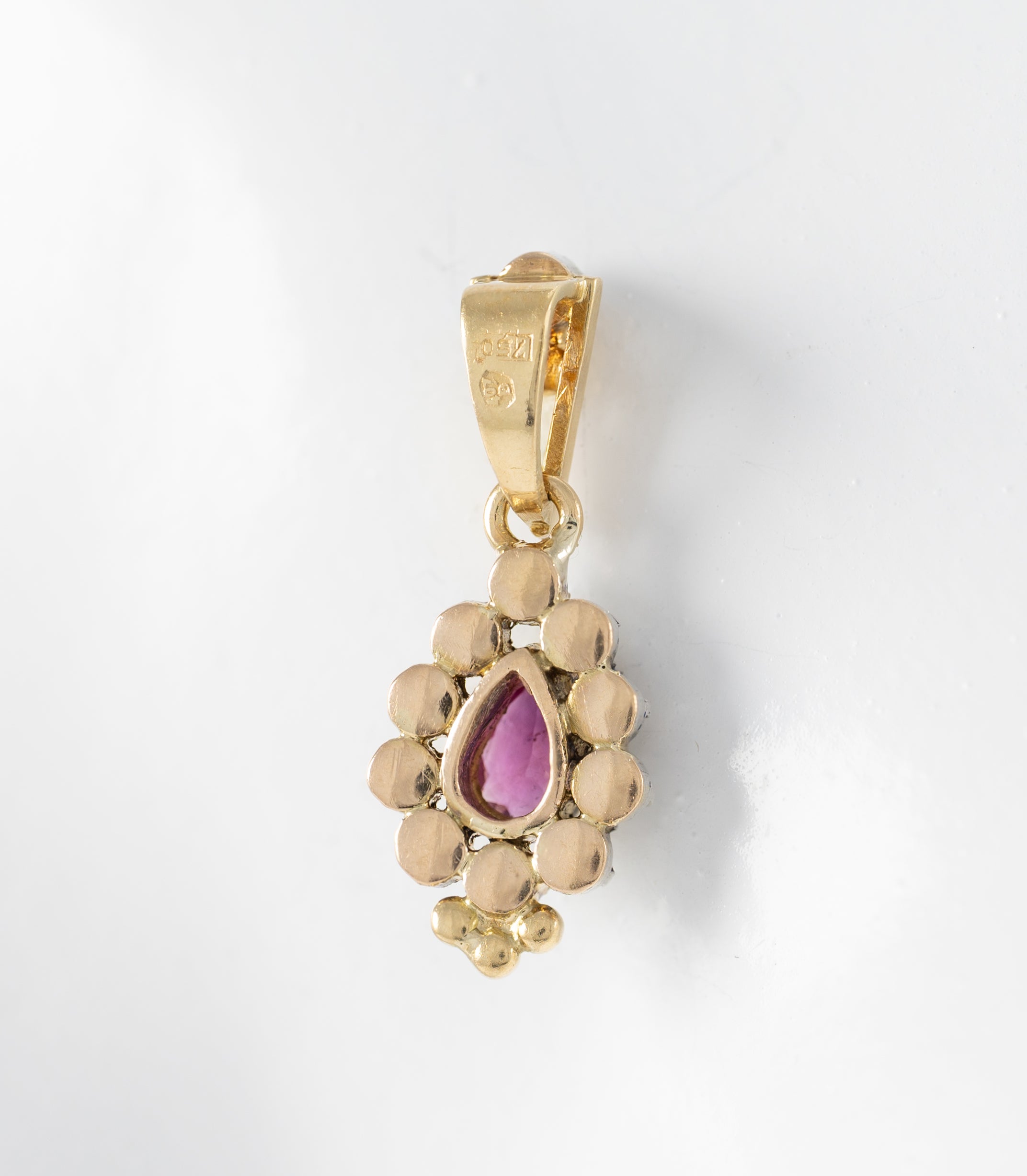 Colgante antiguo en oro amarillo 18k diamantes y granate