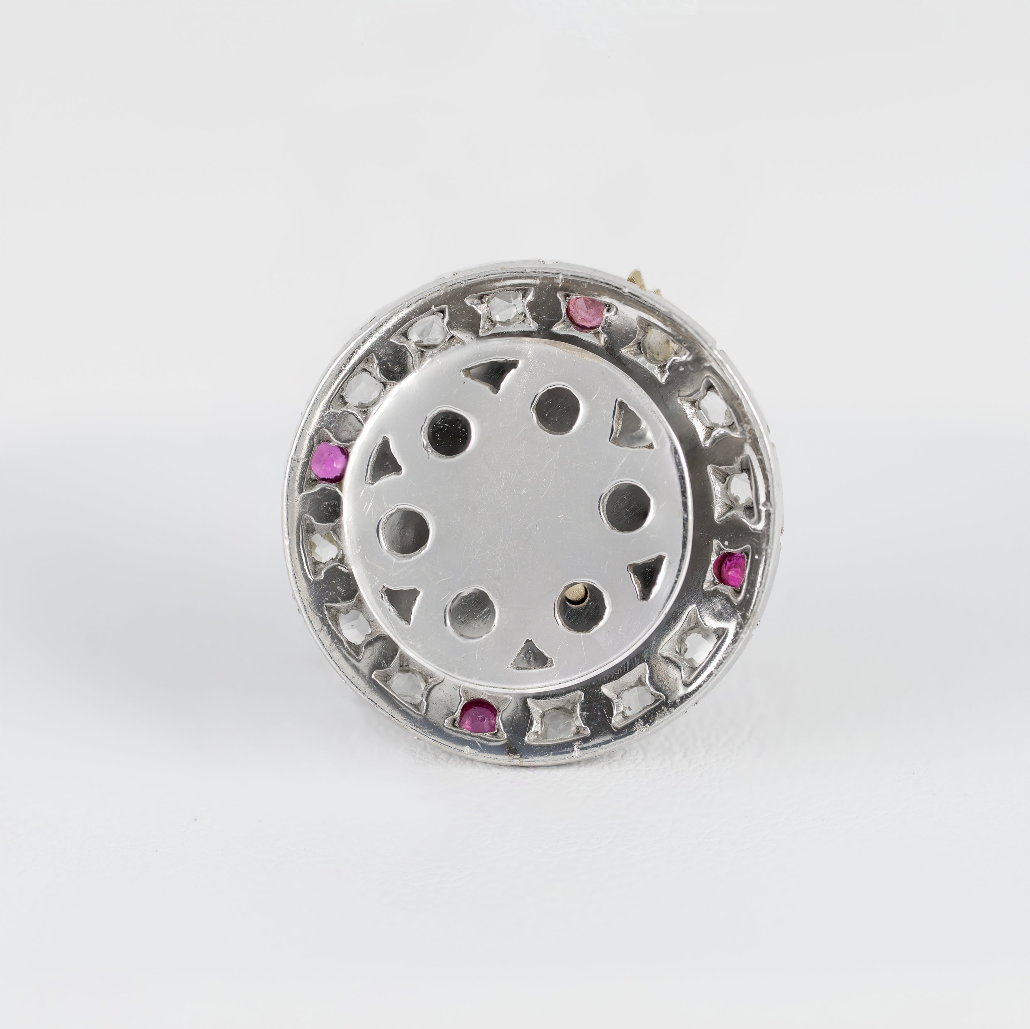 Broche en oro blanco y amarillo 18k con diamantes, rubíes y esmaltado