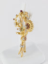 Broche antiguo en oro amarillo 18k con brillantes, amatistas y esmeraldas