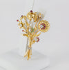 Broche antiguo en oro amarillo 18k con brillantes, amatistas y esmeraldas