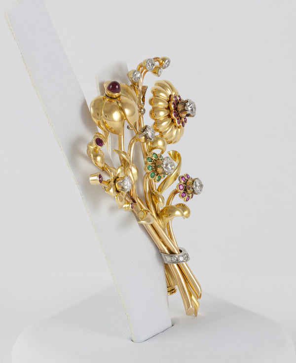 Broche antiguo en oro amarillo 18k con brillantes, amatistas y esmeraldas