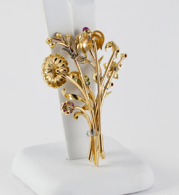 Broche antiguo en oro amarillo 18k con brillantes, amatistas y esmeraldas