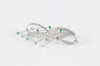 Broche en oro blanco 18k con brillantes y esmeraldas