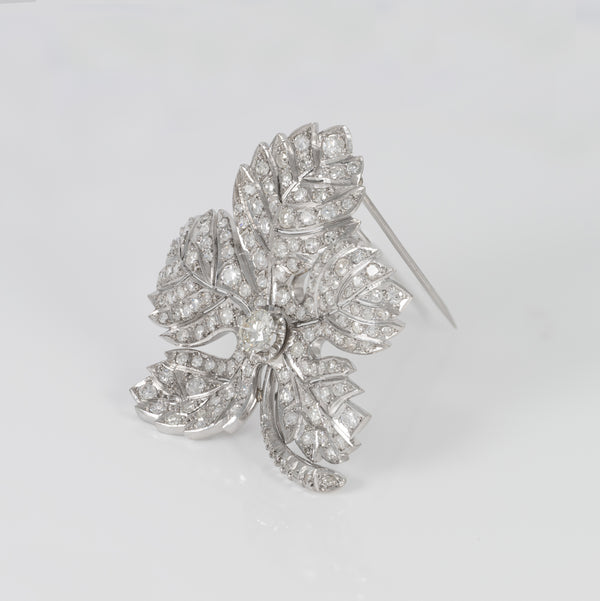 Broche antiguo en oro blanco 18k y diamantes 5.58 ct