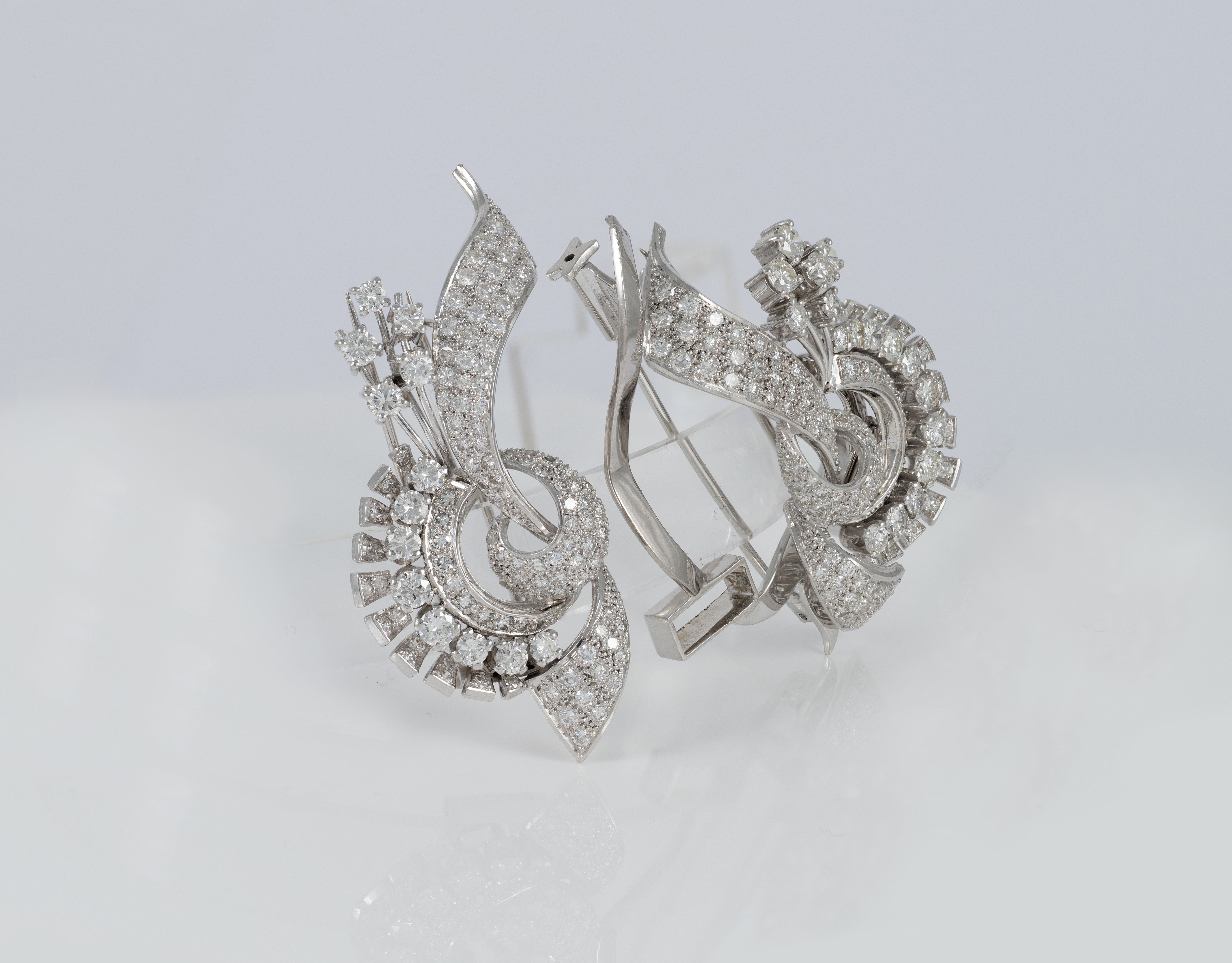 Broche doble en oro blanco 18k con diamantes 10 ct