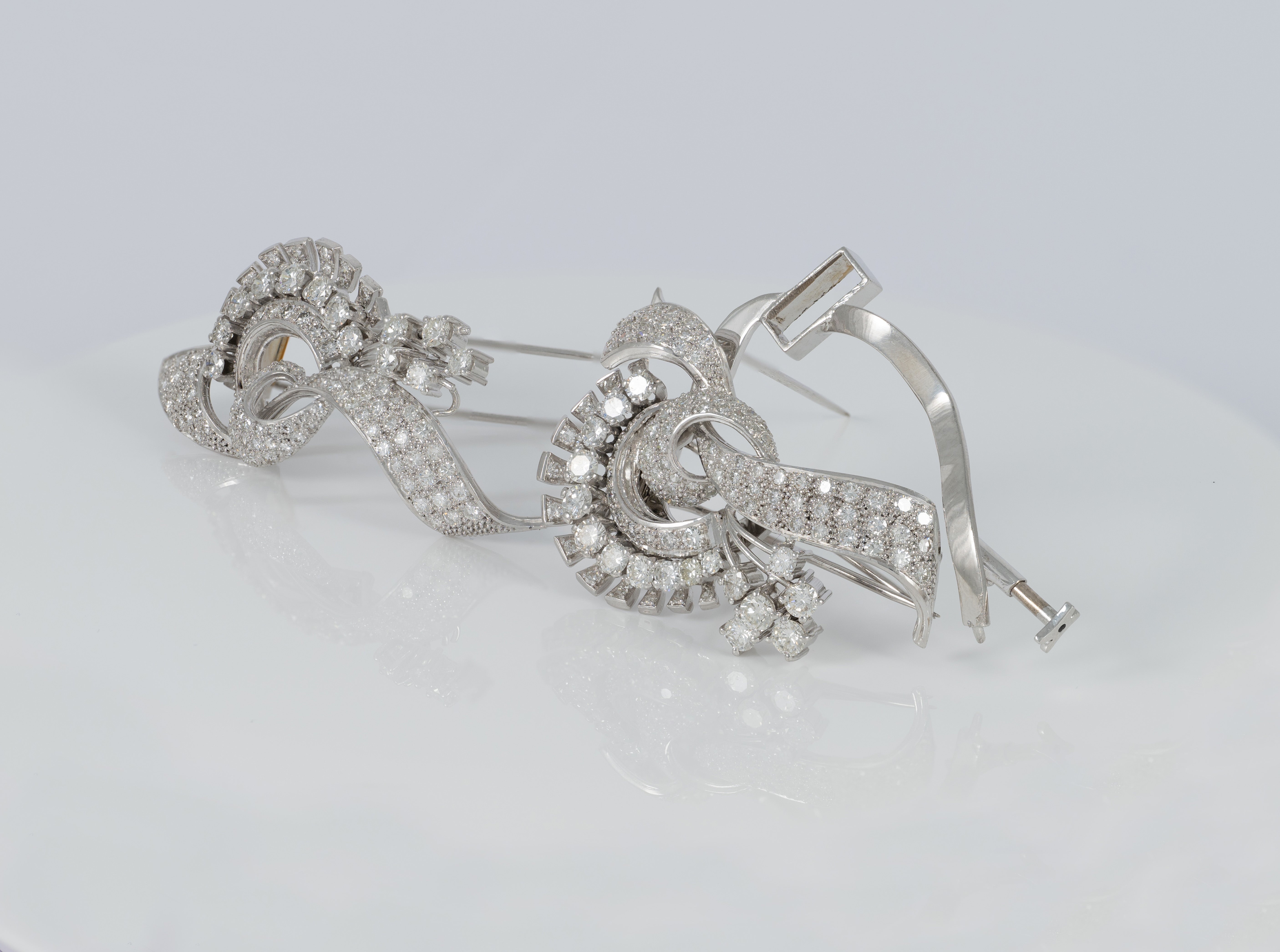 Broche doble en oro blanco 18k con diamantes 10 ct