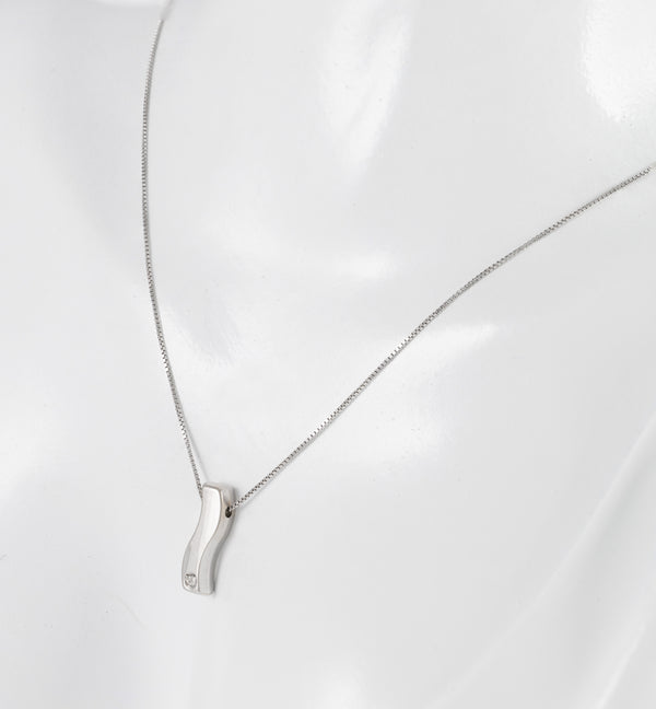 Cadena con colgante en oro blanco 18k con diamantes