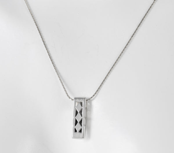 Cadena con colgante en oro blanco 18k y brillantes