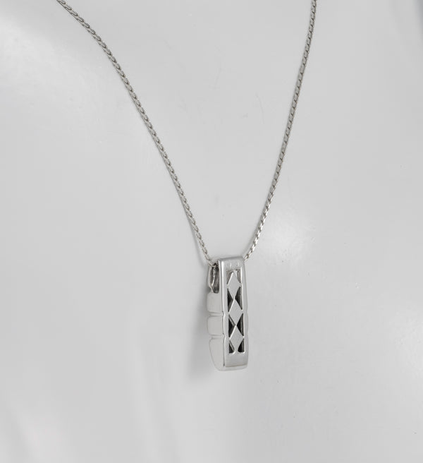 Cadena con colgante en oro blanco 18k y brillantes