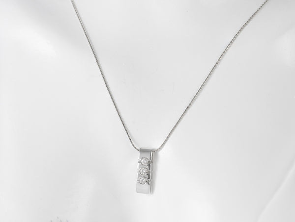 Cadena con colgante en oro blanco 18k y brillantes